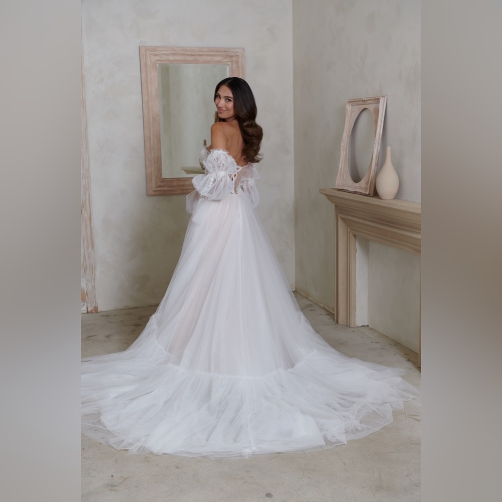 New Unworn Unaltered Evie Young Maverick Wedding Dress White Size AU 12